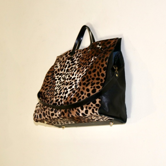 SOLD! ❤️ Clare V. Simple V Tote Bag in Leopard - Picture 6 of 16